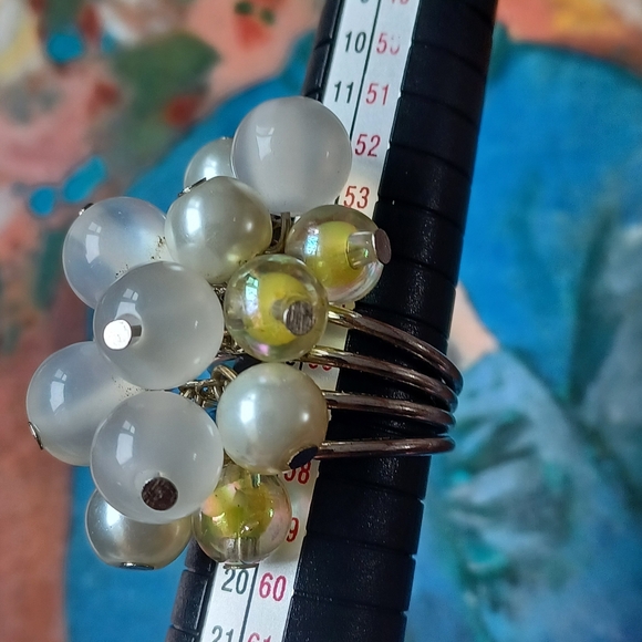 Moonglow Glass Cluster Cha-Cha Ring Size 8 🤍🟡💫 - Picture 9 of 9